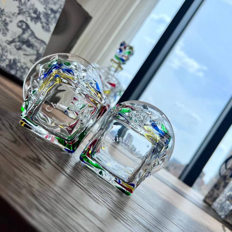 photo_5242386594613283953_y