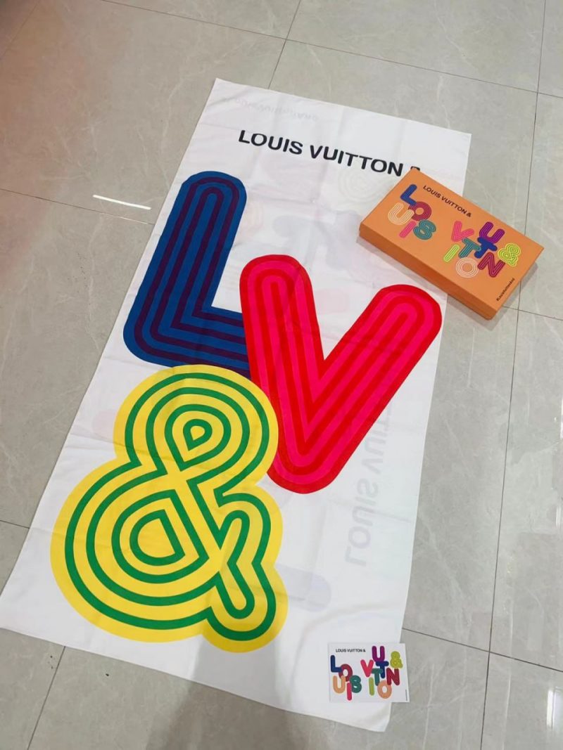 photo_5251426418439606899_y