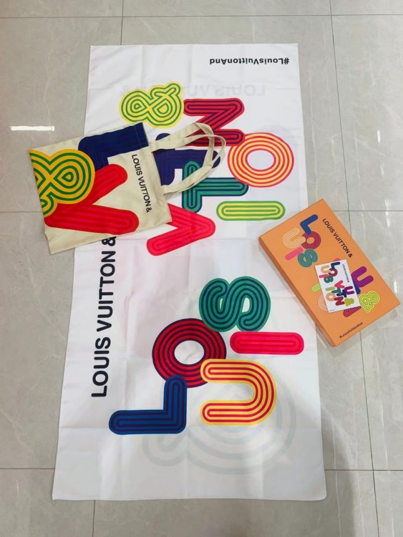 photo_5251426418439606900_y