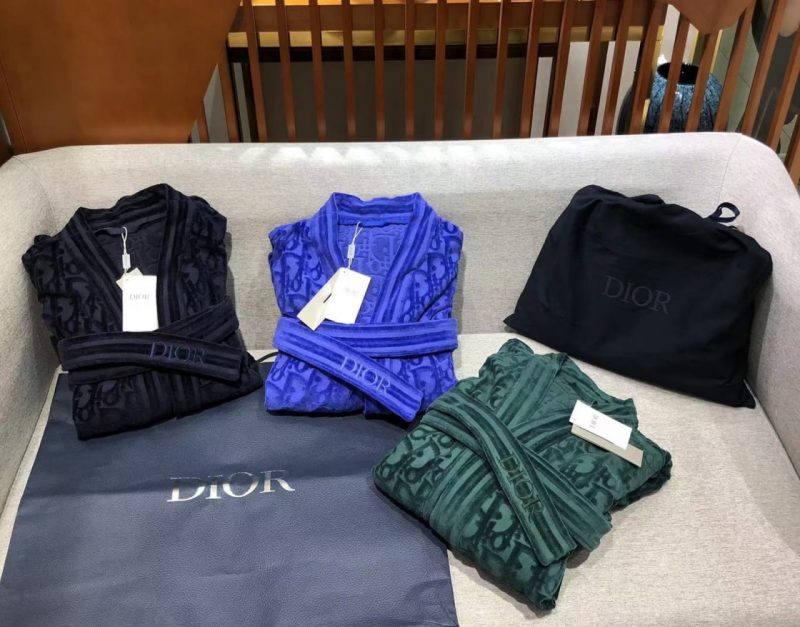 photo_5251426418439607093_y