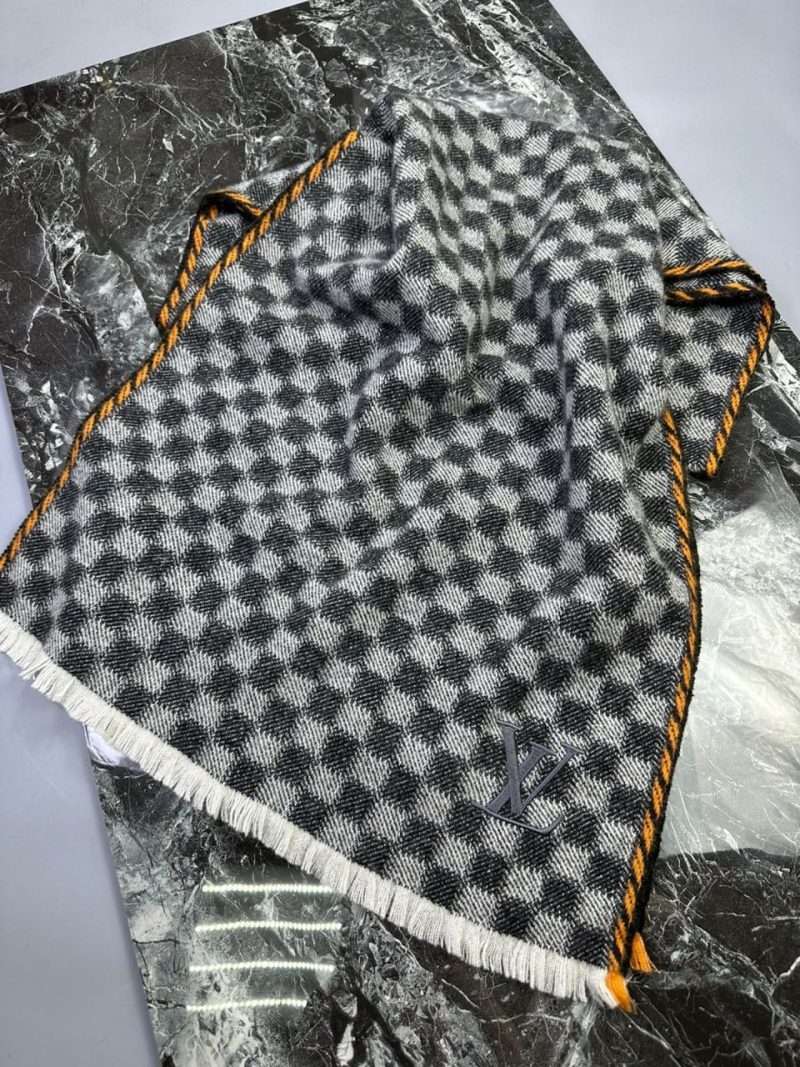 photo_5253728439305884017_y