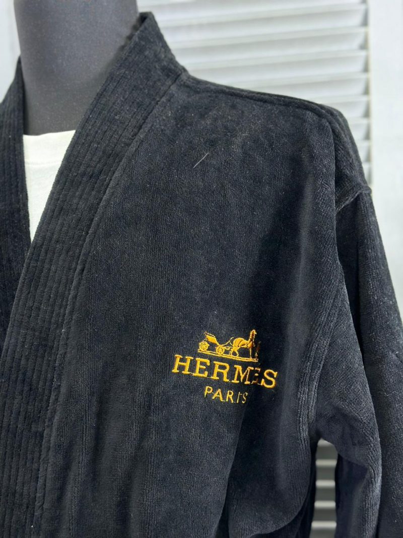 photo_5253728439305884289_y