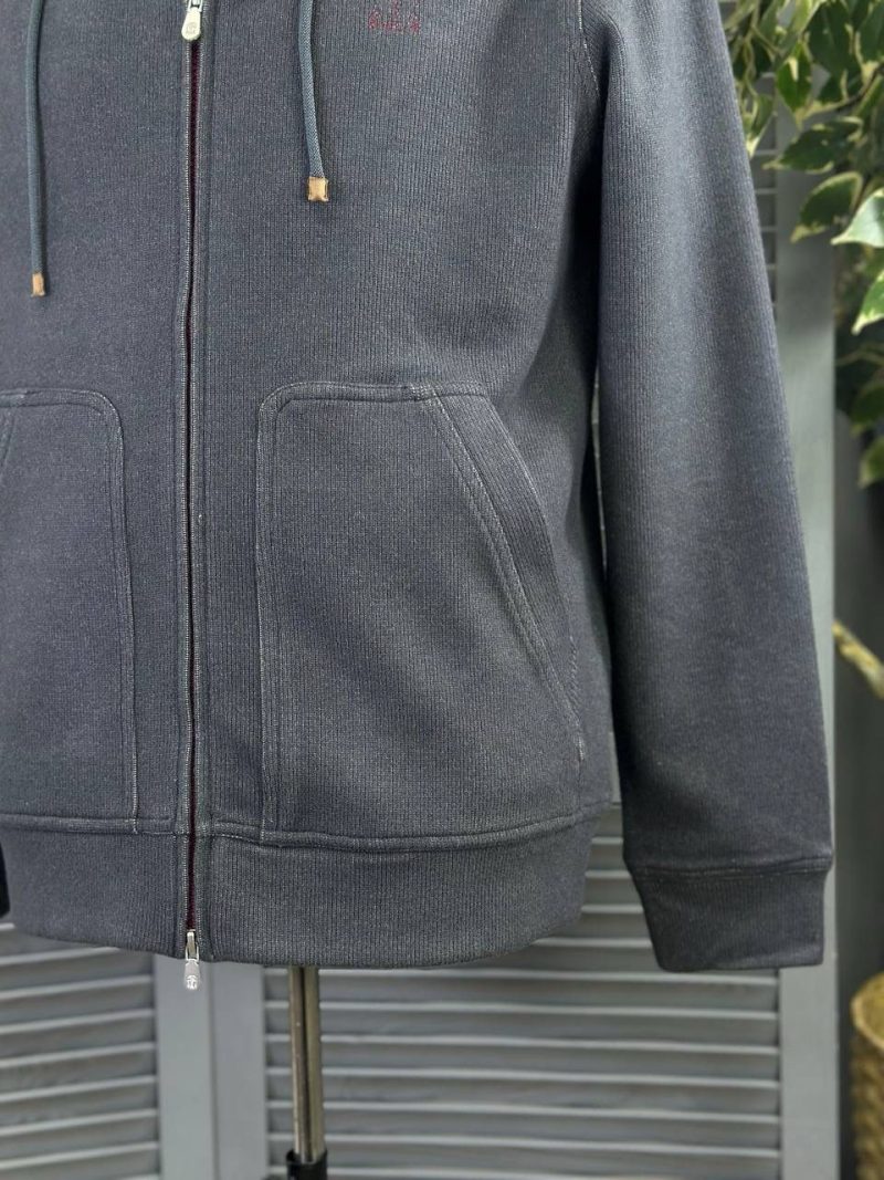 photo_5253728439305884326_y