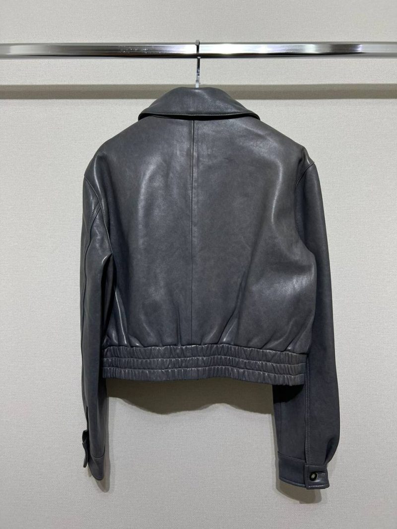 photo_5301231907176043000_y