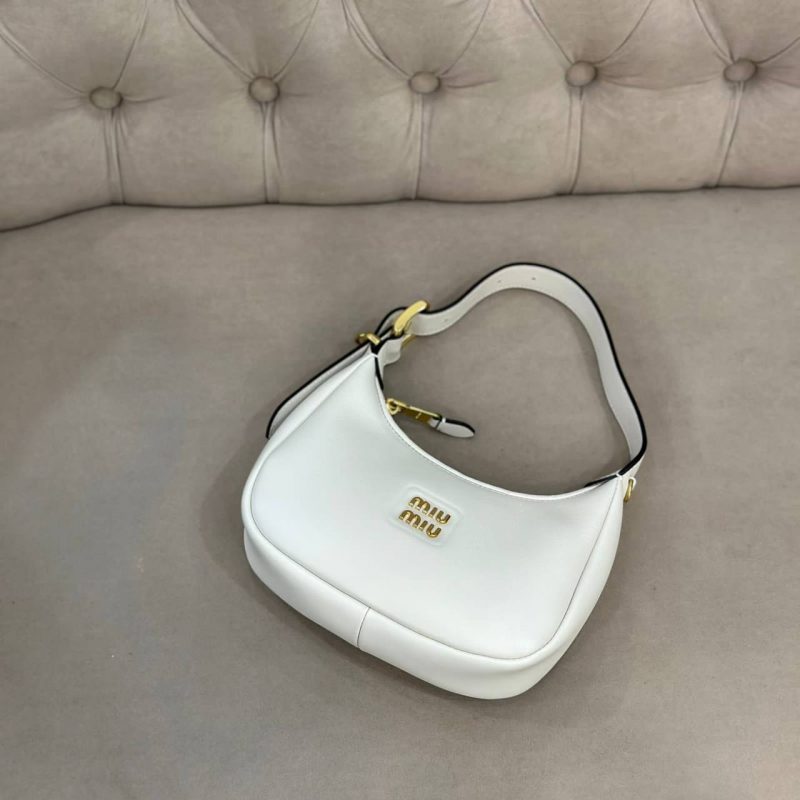 2578c293-1c0d-4457-b0a2-b71652d9d6e3