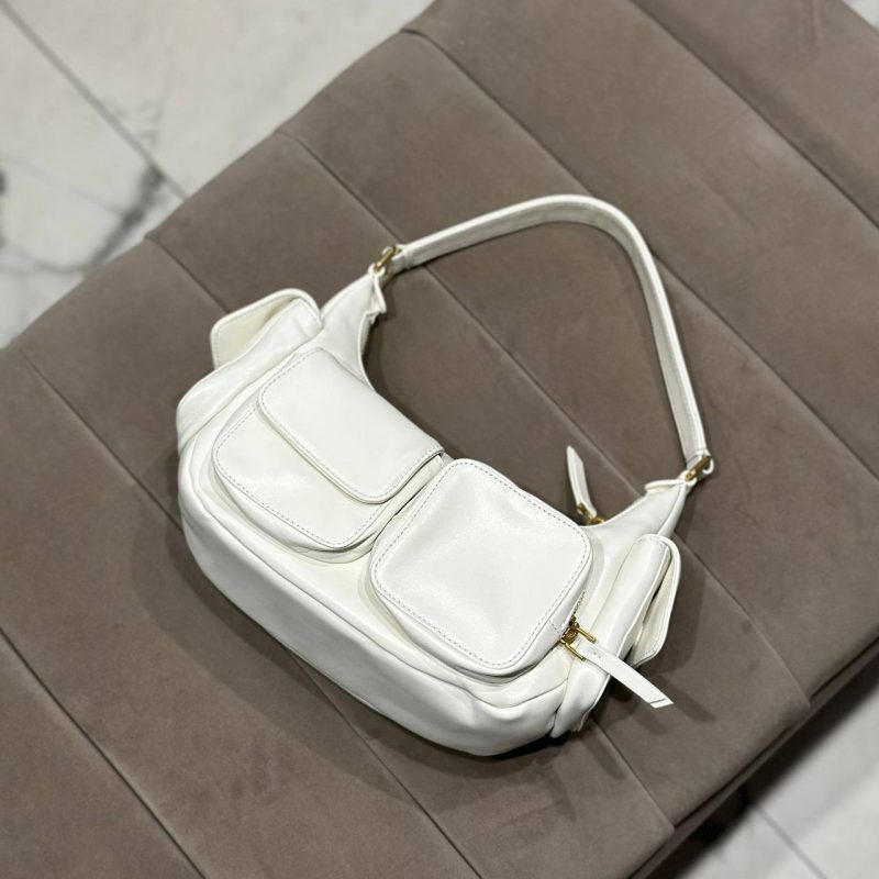 e9c9d844-9b0d-426d-bd71-caf93166fb04