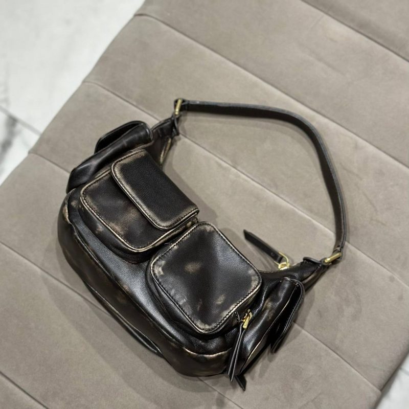 e9c9d844-9b0d-426d-bd71-caf93166fb04