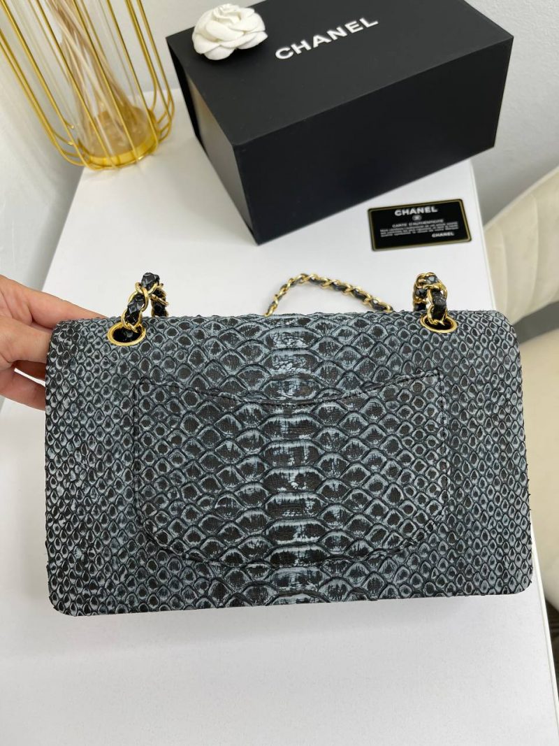 photo_5388885493833387737_y