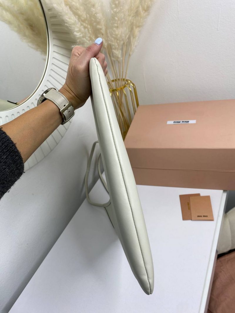 photo_5399825917997601629_y