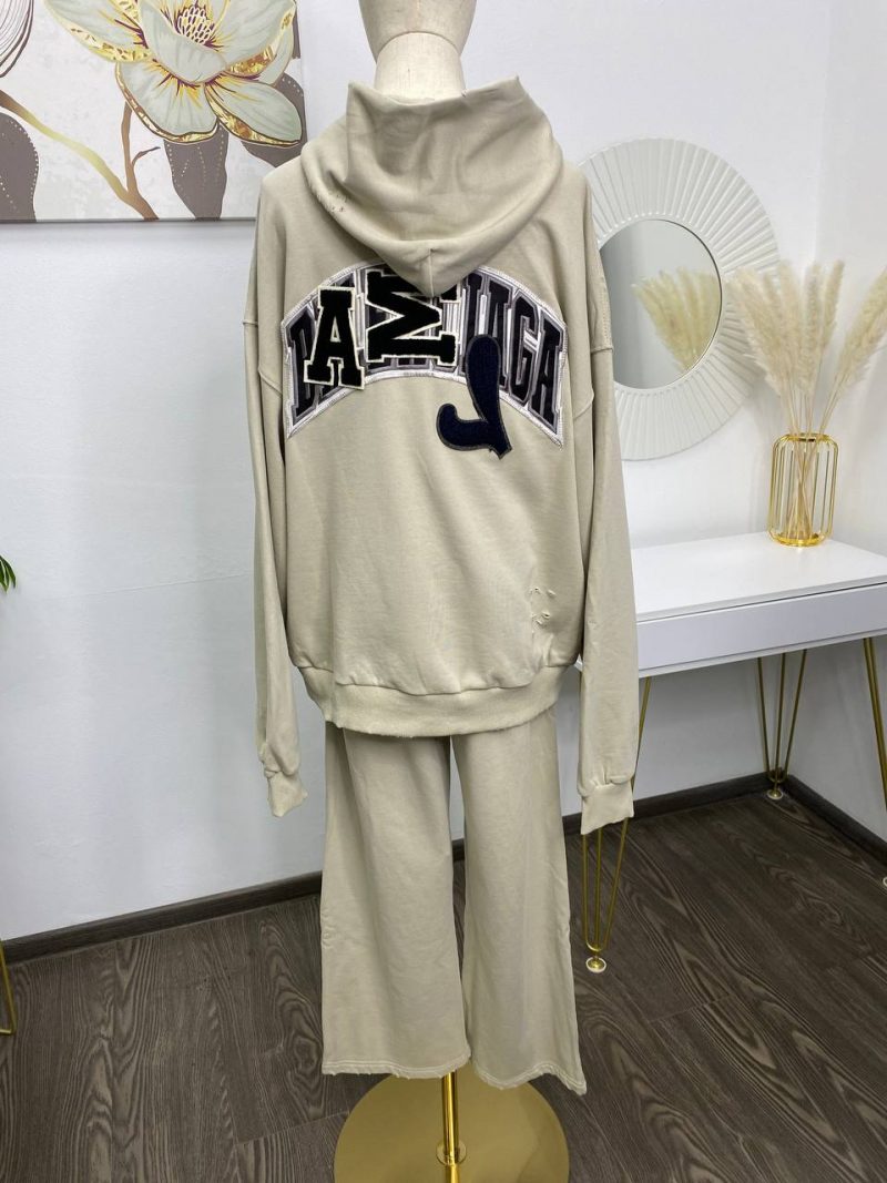 photo_5400030294016381703_y