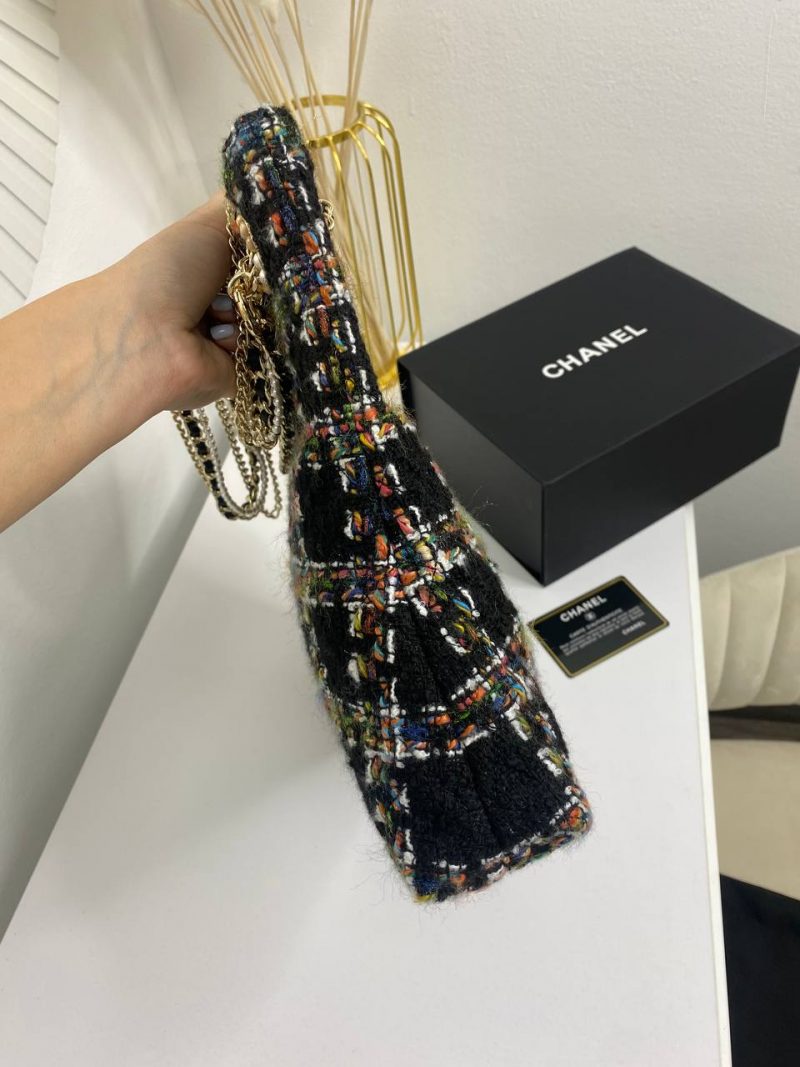 photo_5404618315520922993_y