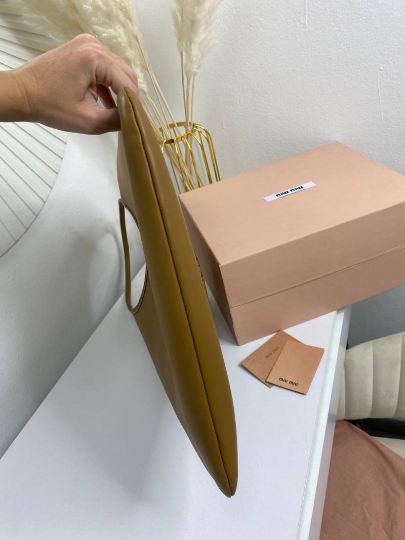 photo_5404618315520923009_y