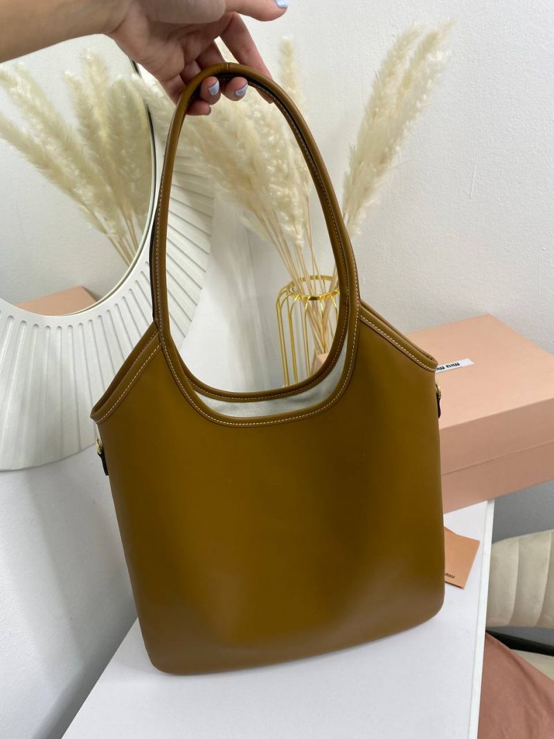 photo_5404618315520923010_y