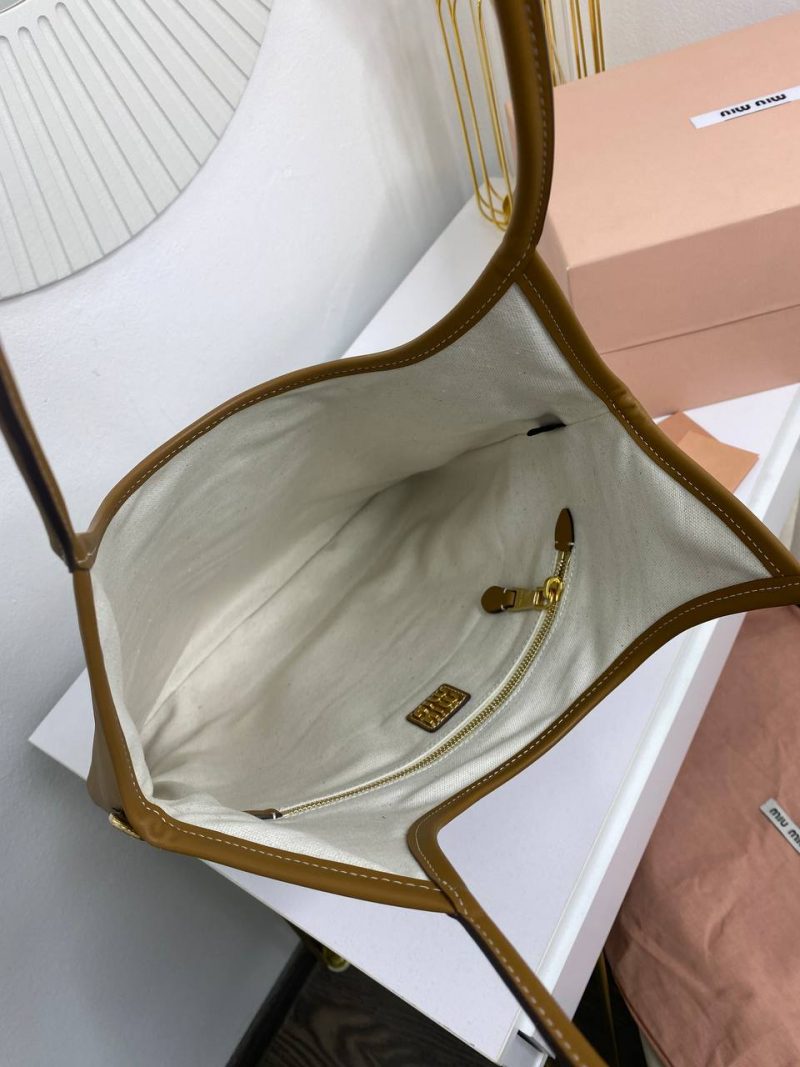 photo_5404618315520923011_y