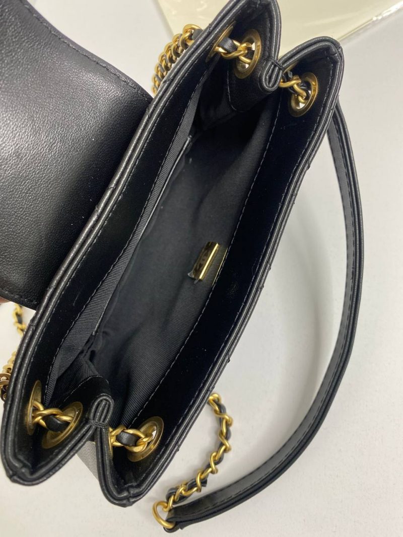 photo_5404618315520923038_y