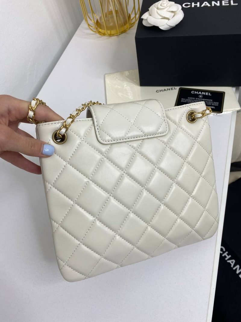 photo_5404618315520923059_y