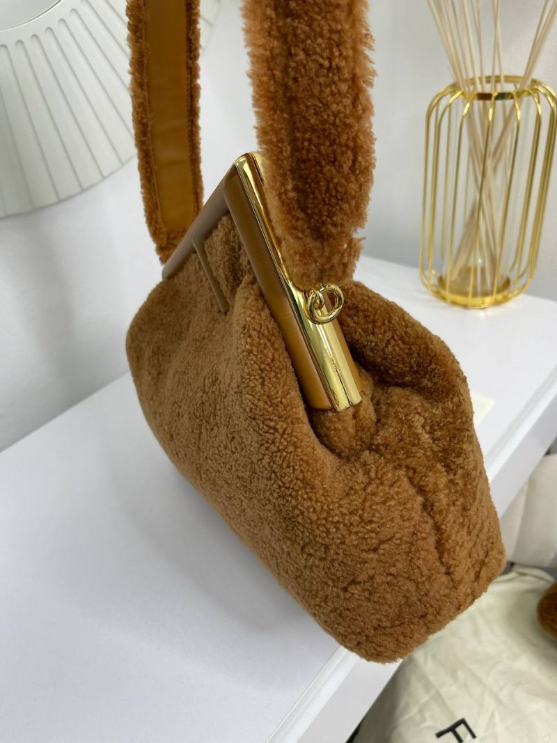 photo_5408887341214453702_y