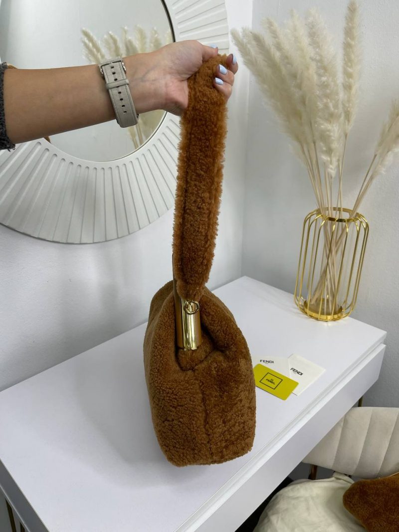 photo_5408887341214453703_y