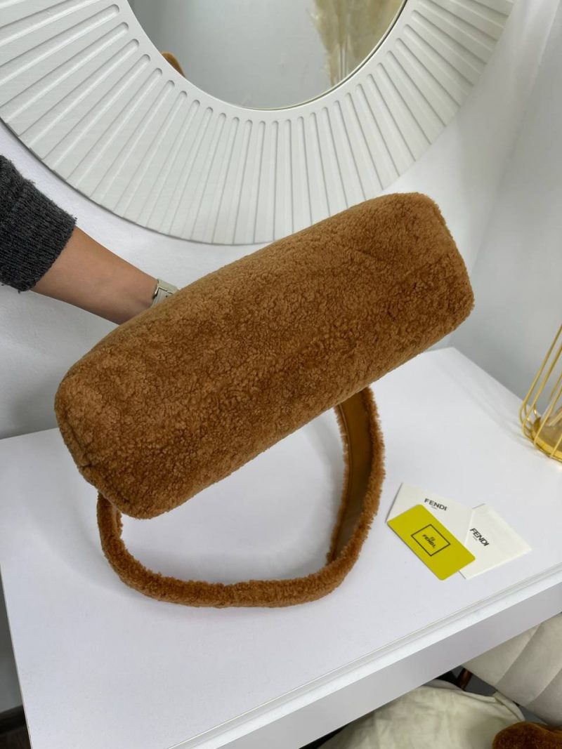 photo_5408887341214453704_y