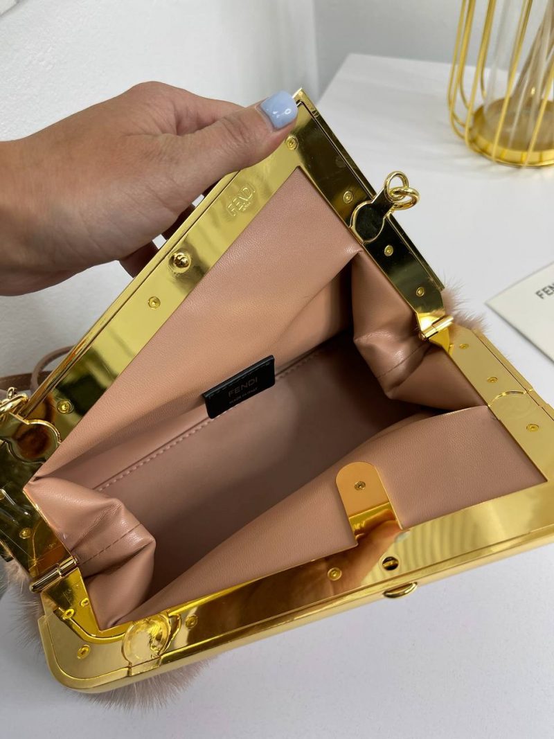 photo_5408887341214453712_y