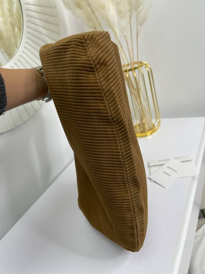 photo_5408887341214453733_y