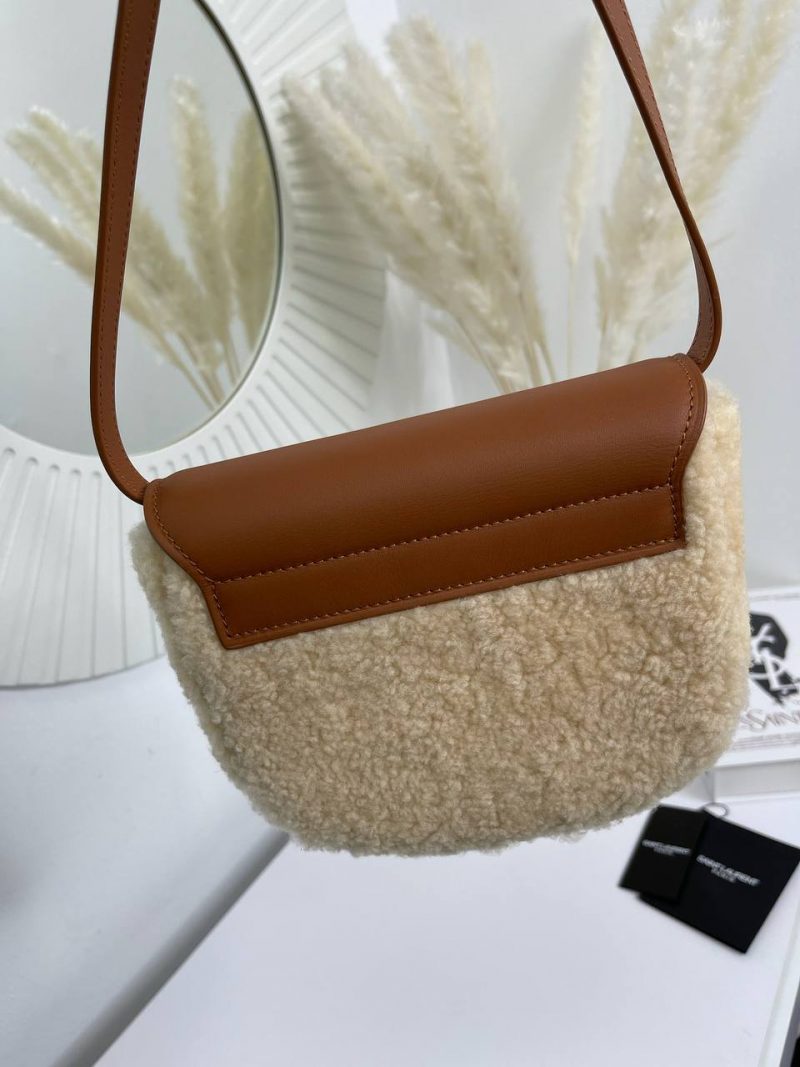 photo_5408887341214453774_y