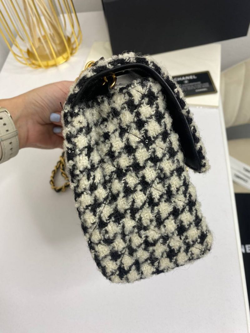 photo_5417842854832757249_y