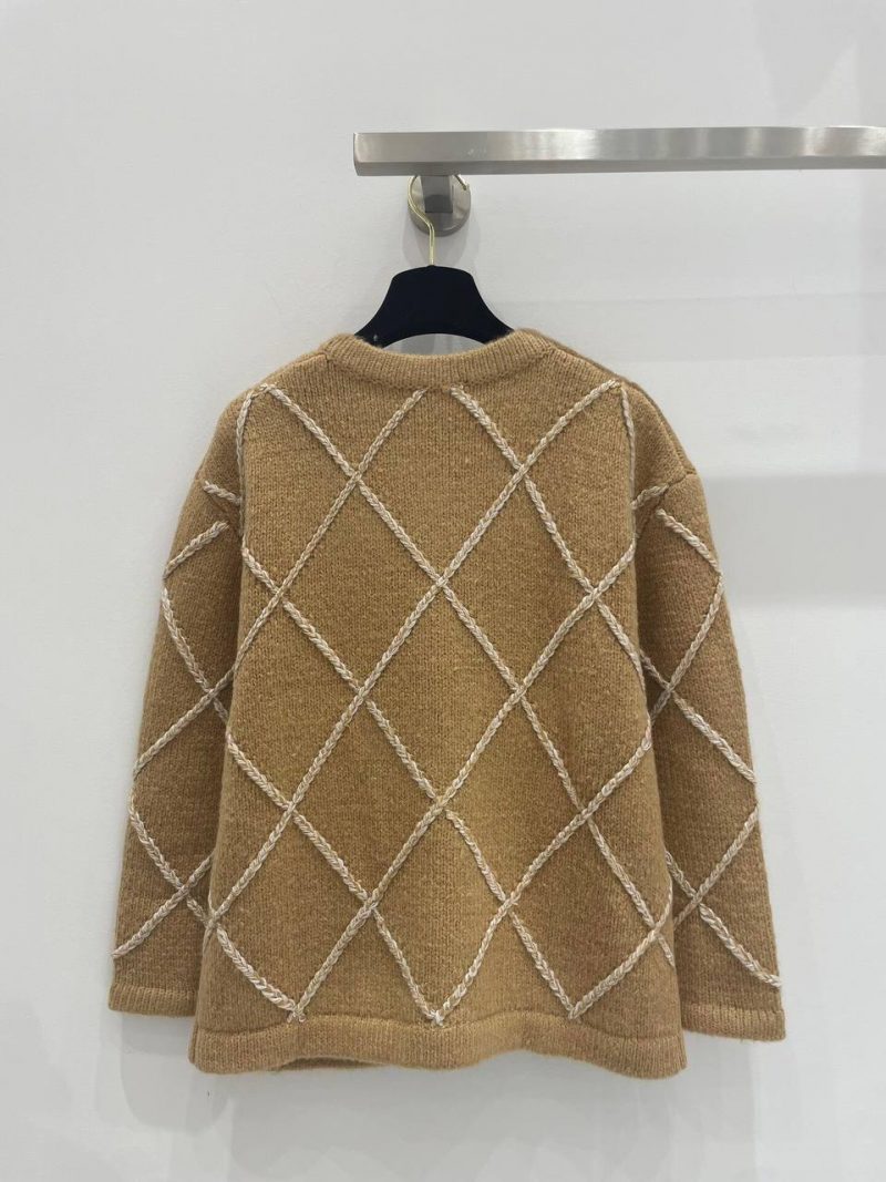 photo_5417842854832757581_y