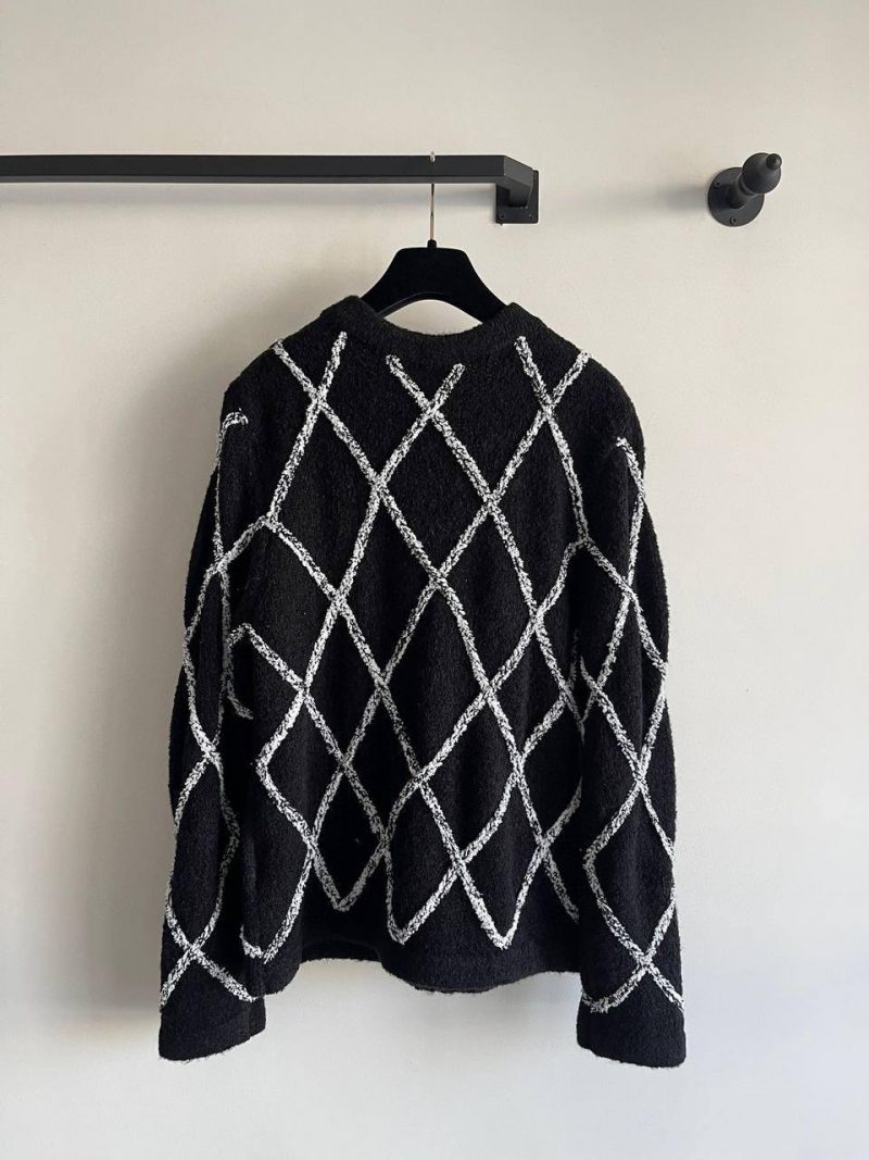 photo_5417842854832757583_y