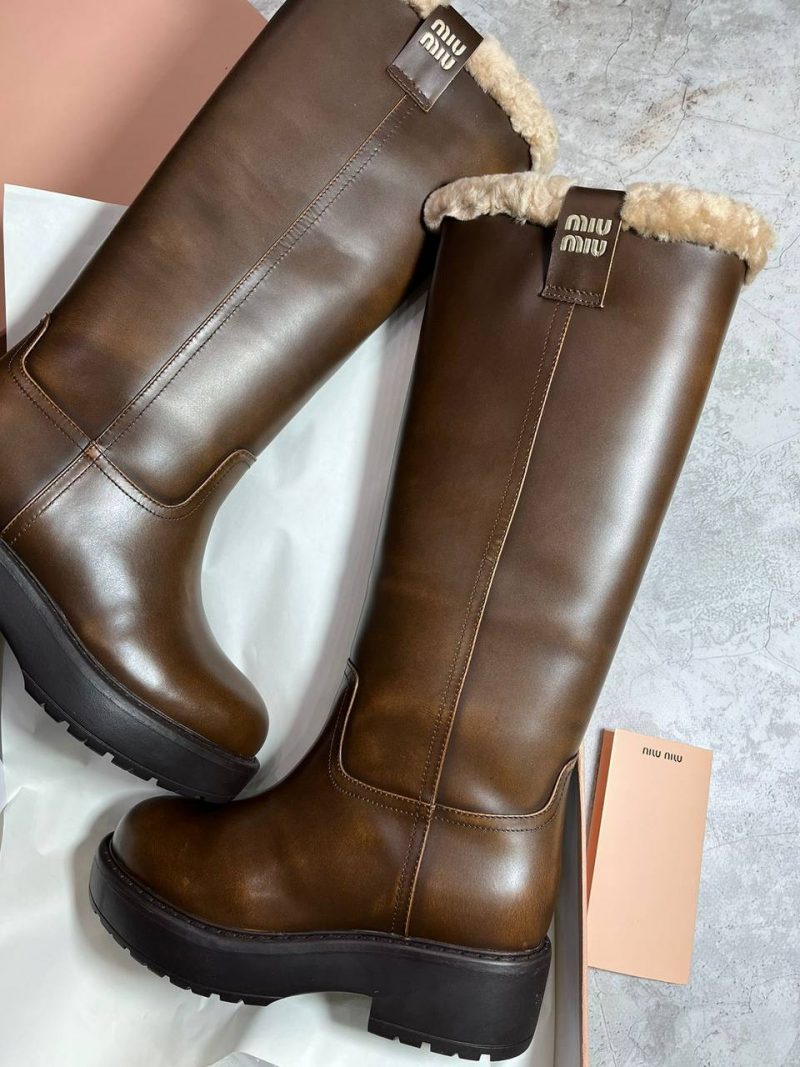 photo_5417842854832757878_y