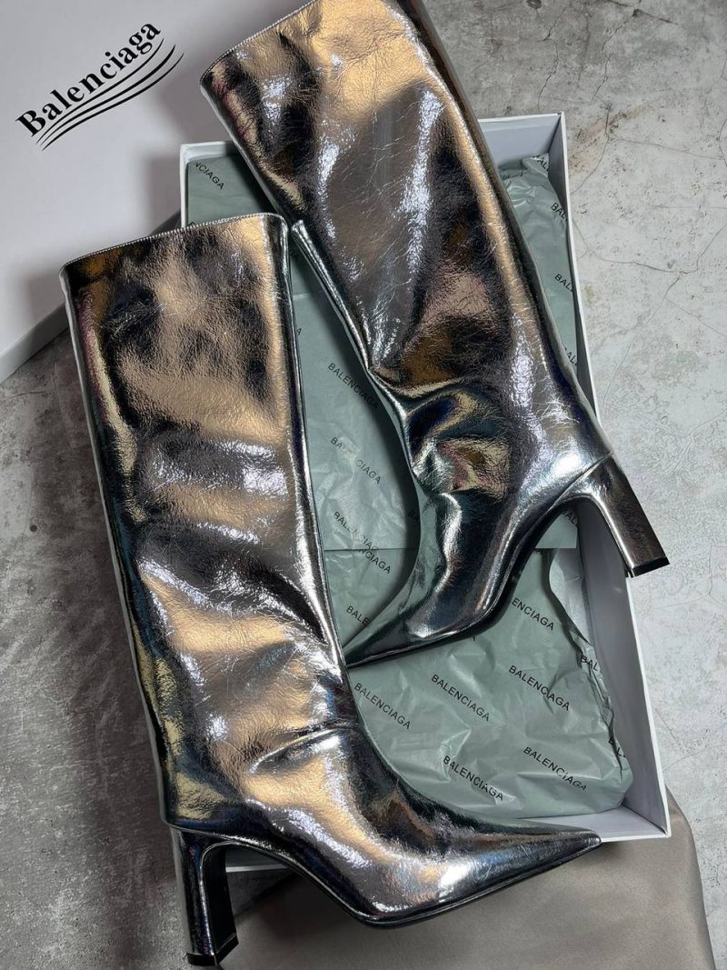 photo_5417842854832757886_y