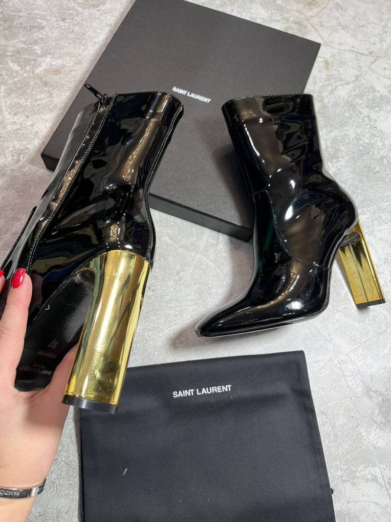 photo_5417842854832757891_y