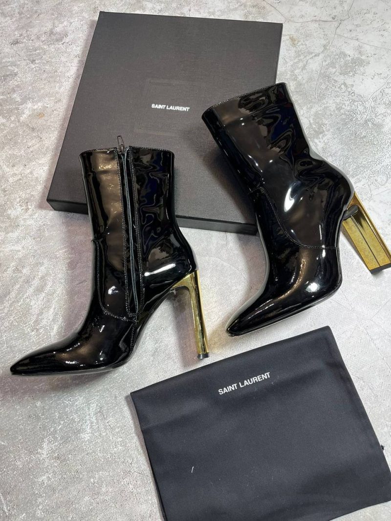 photo_5417842854832757892_y