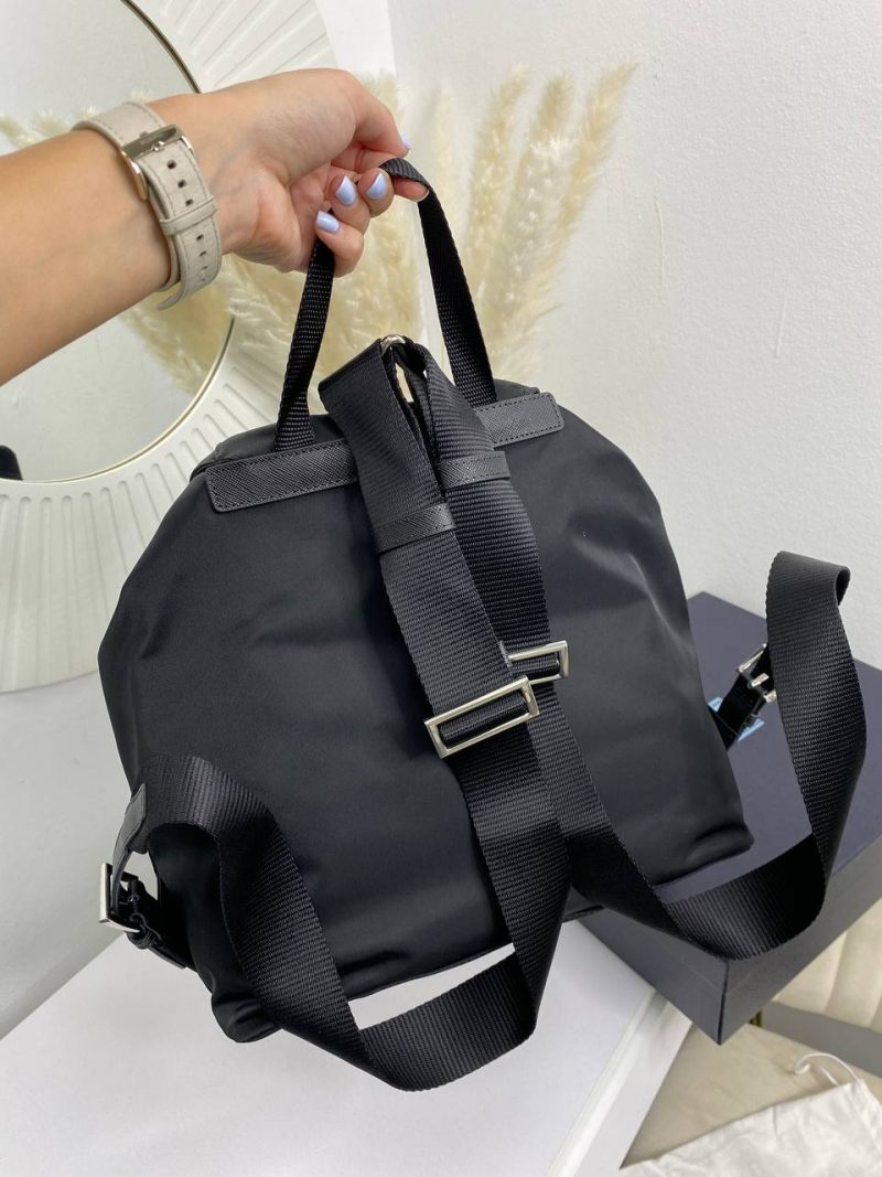 photo_5420213599470736094_y