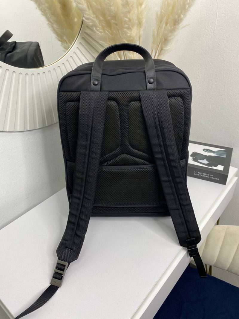 photo_5420213599470736559_y