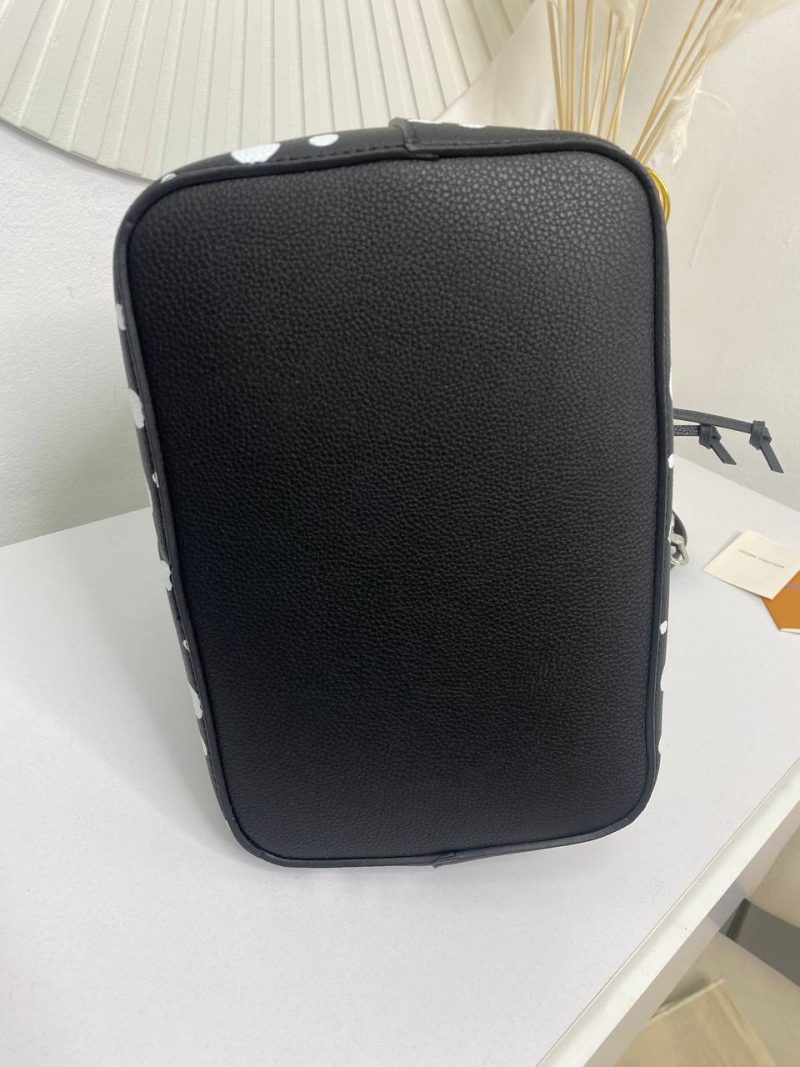 photo_5422465399284420945_y