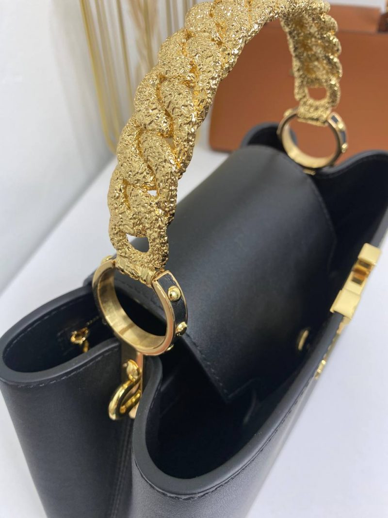 photo_5422465399284420981_y