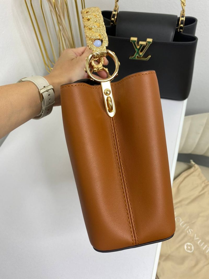 photo_5422465399284420983_y