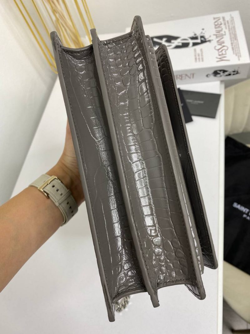 photo_5422465399284420989_y