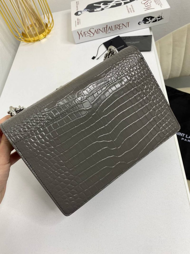 photo_5422465399284420990_y