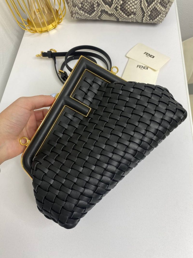 photo_5422465399284421025_y