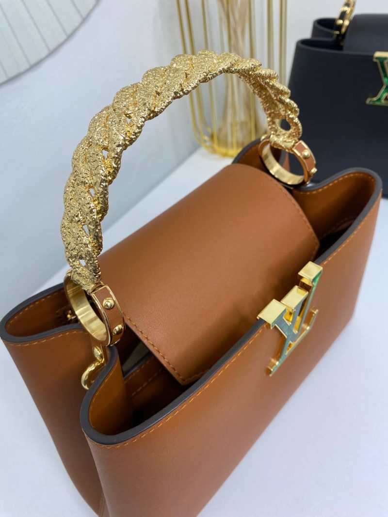 photo_5424811701263520431_y