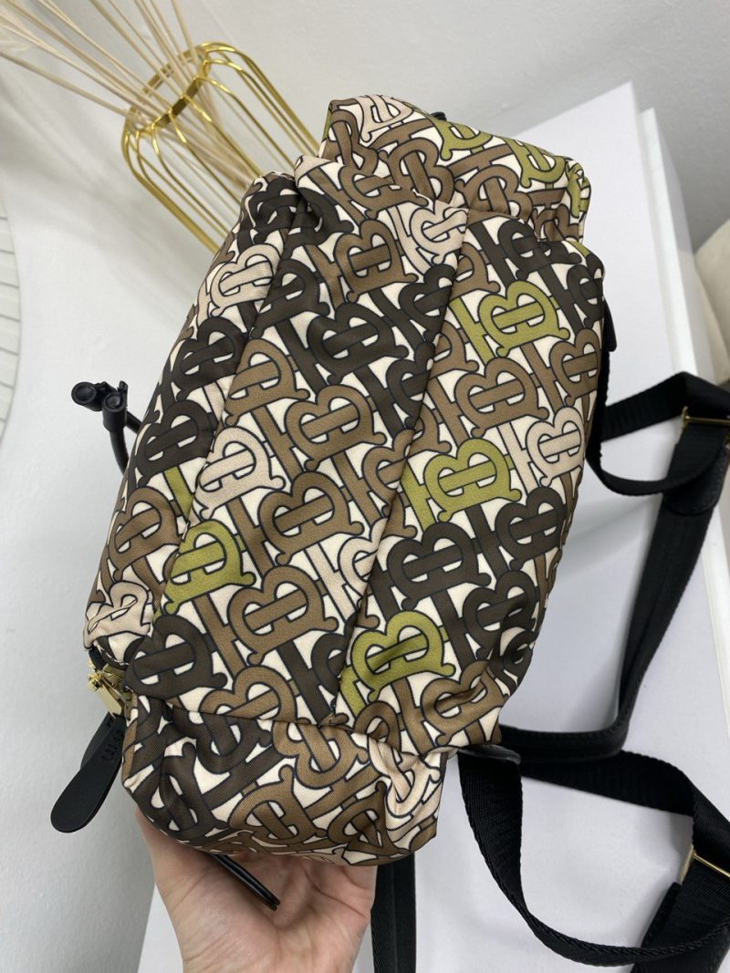 photo_5208968802702840945_y