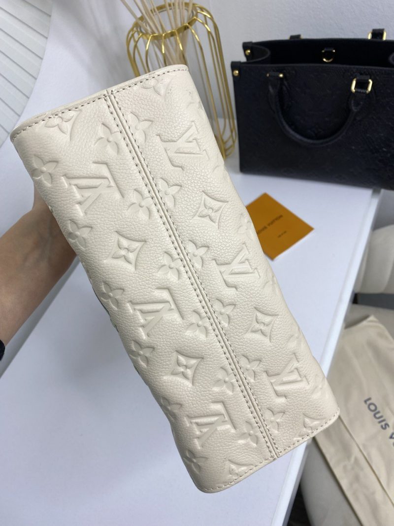 photo_5208968802702840948_y