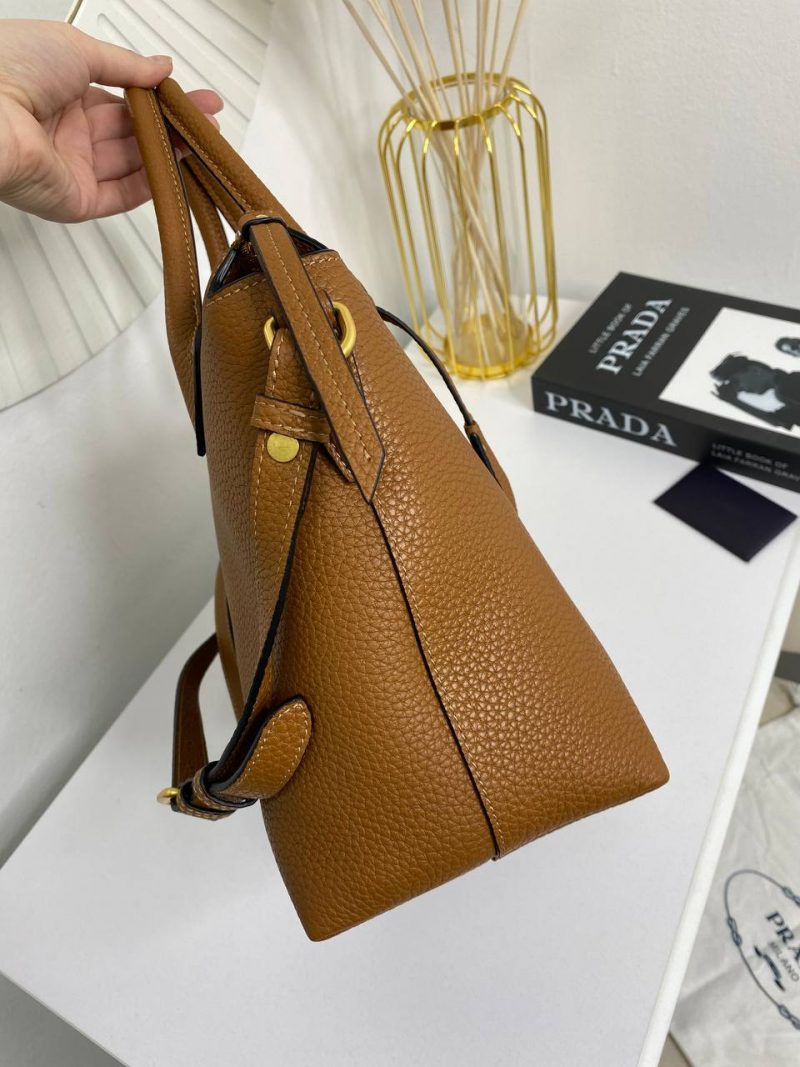 photo_5213347148198958550_y