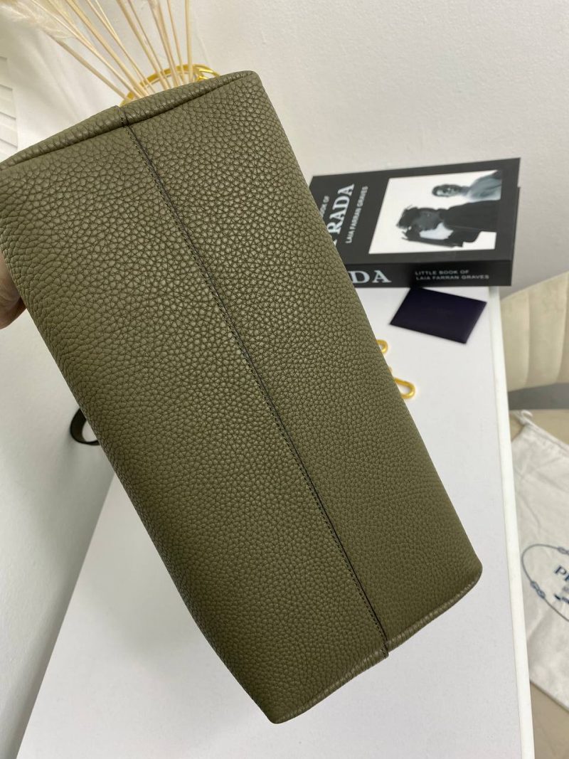 photo_5213347148198958560_y