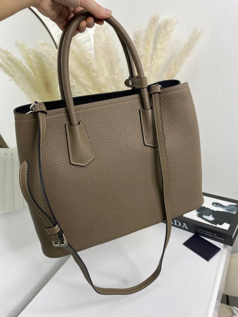 photo_5213347148198958568_y