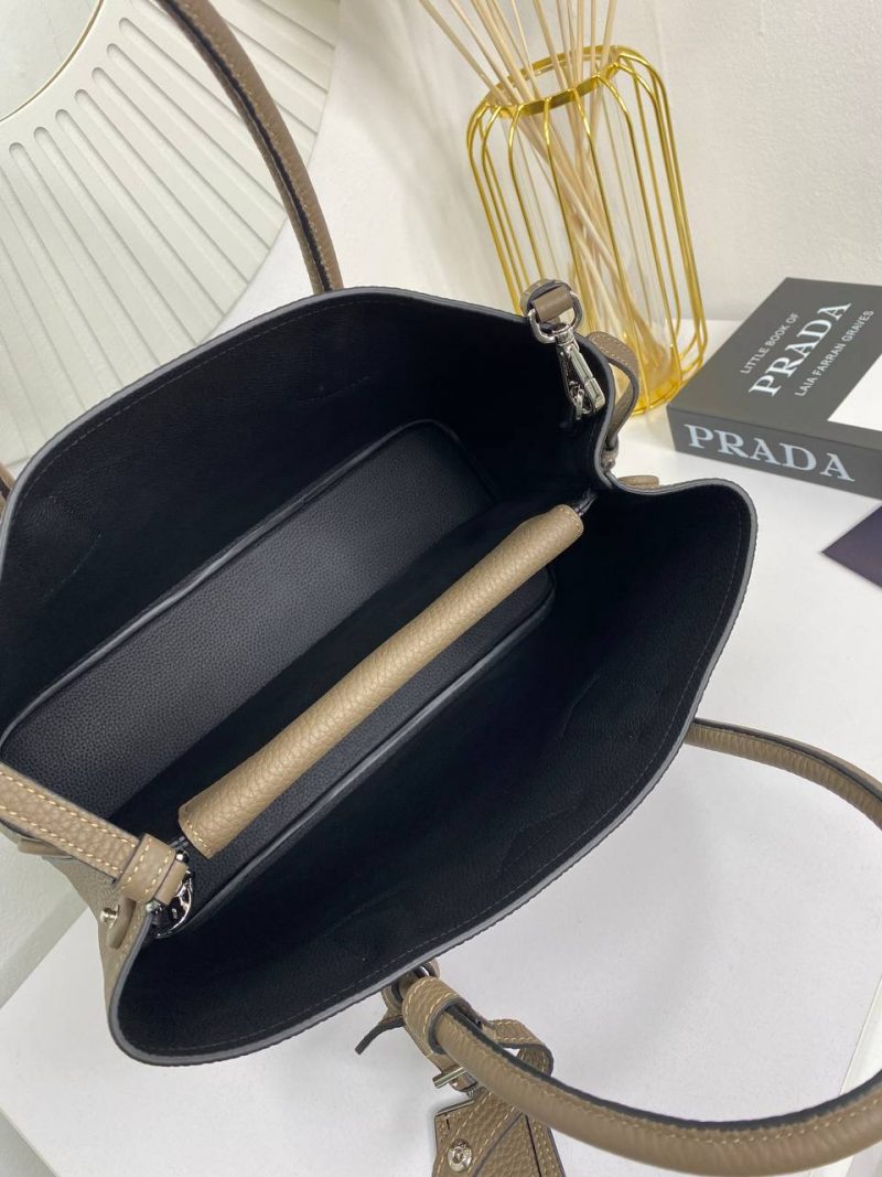 photo_5213347148198958569_y