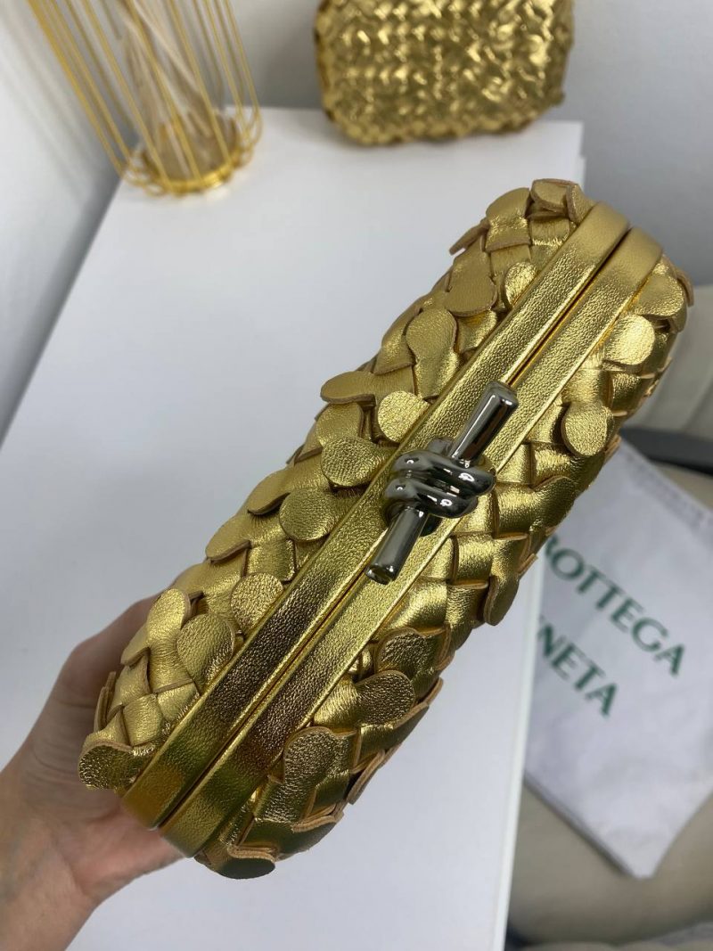 photo_5219723181768693337_y