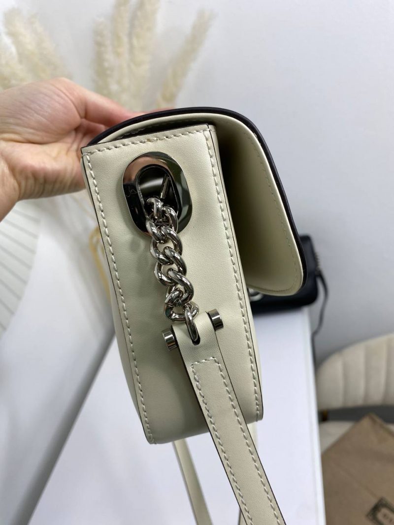 photo_5220084689165996406_y